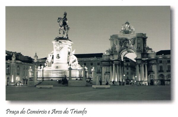 Postal de Papel Praça do Comércio e Arco do Triunfo à noite em preto e branco